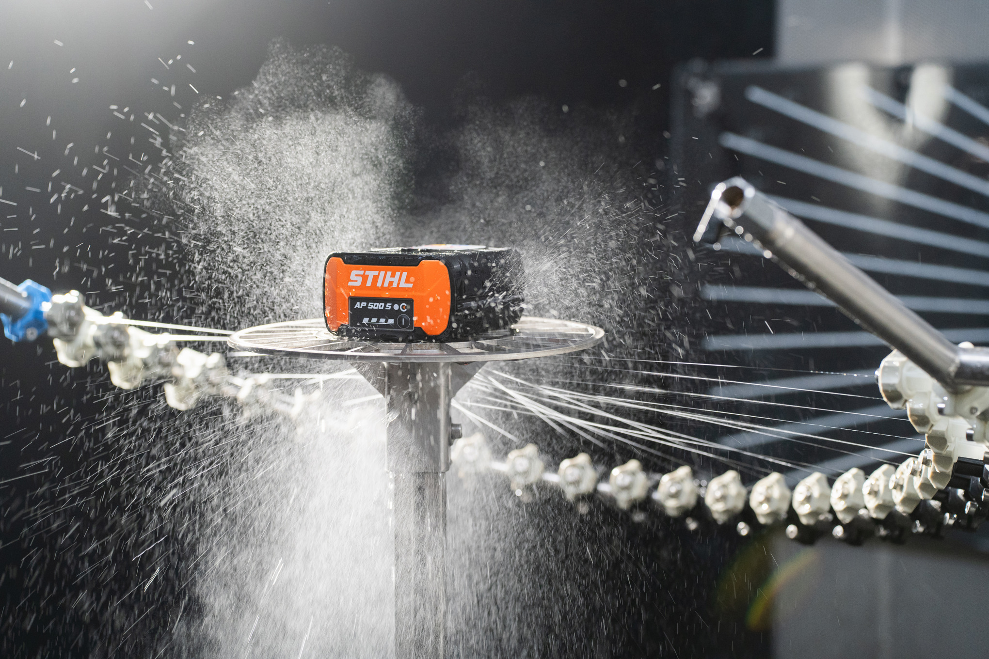 Se realiza una prueba IPX4 con una batería STIHL