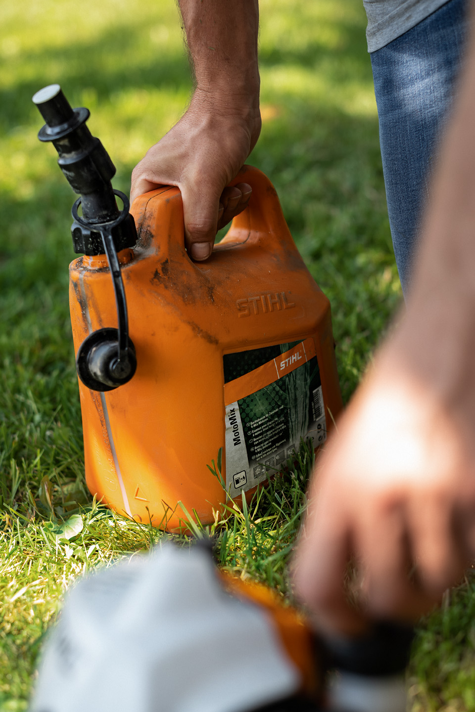 Combustible STIHL MotoMix para desbrozadora en bidón naranja